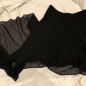 🌴 5/$25 Forever 21 Black High low skirt